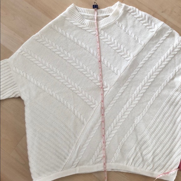 While asymmetric sweater - Picture 8 of 8